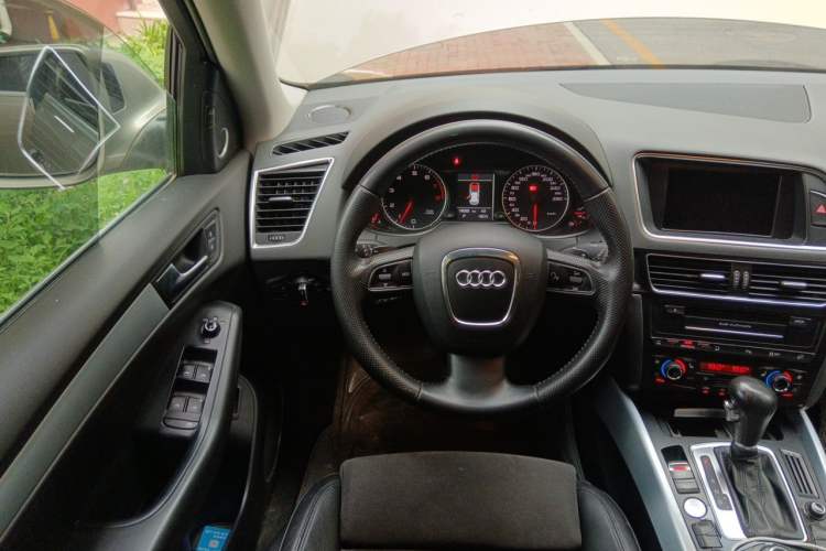 Used Audi Q5 2012 2.0TFSI Dynamic Edition Steering Wheel