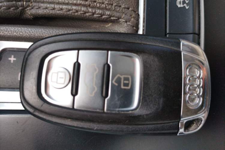 Used Audi Q5 2012 2.0TFSI Technology Model Vehicle Key