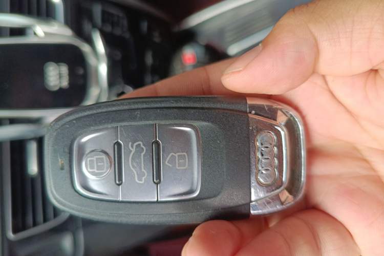Used Audi Q5 2012 2.0TFSI Trendy Edition Vehicle Key