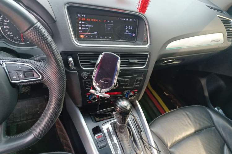 Used Audi Q5 2012 2.0TFSI Technology Model Audio And AC Panel