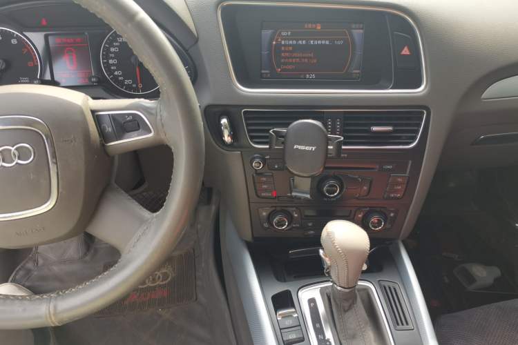 Used Audi Q5 2012 2.0TFSI Technology Model Audio And AC Panel