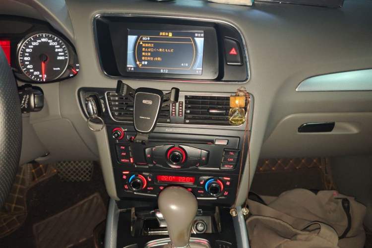 Used Audi Q5 2012 2.0TFSI Technology Model Audio And AC Panel