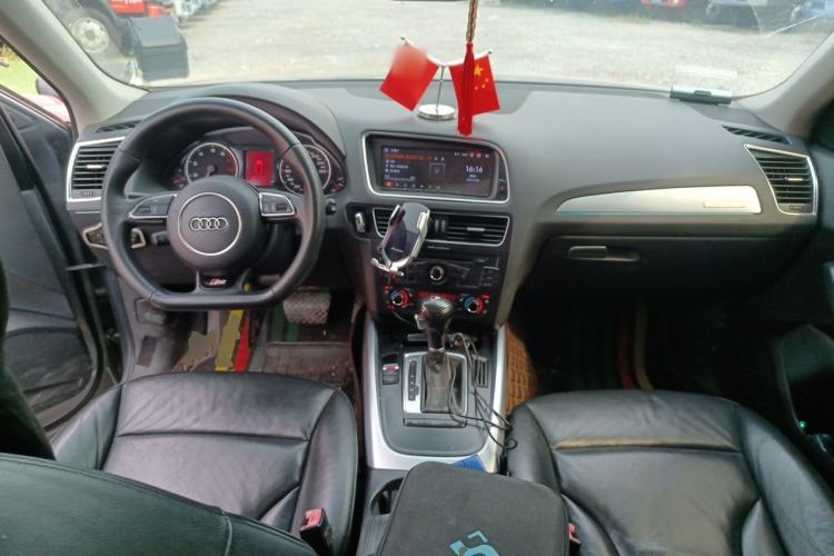 Used Audi Q5 2012 2.0TFSI Technology Model Center Console