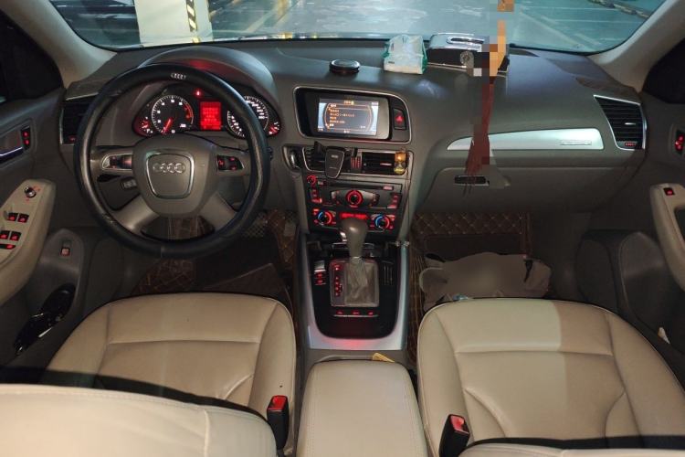 Used Audi Q5 2012 2.0TFSI Technology Model Center Console