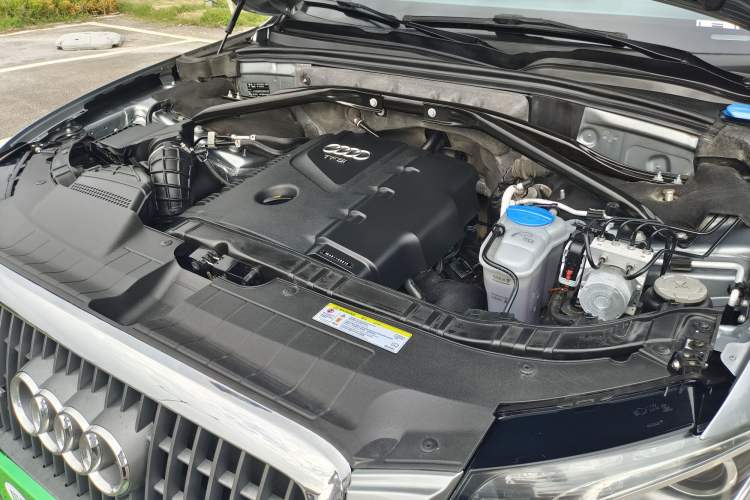 Used Audi Q5 2012 2.0TFSI Technology Model Engine Bay