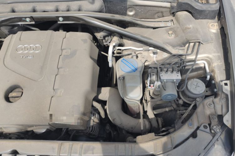 Used Audi Q5 2012 2.0TFSI Technology Model Engine Bay Left
