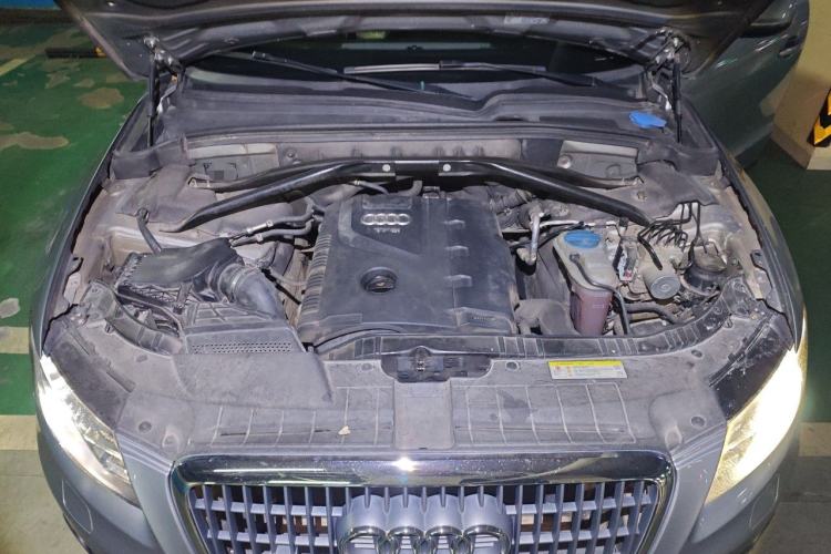 Used Audi Q5 2012 2.0TFSI Technology Model Engine Bay