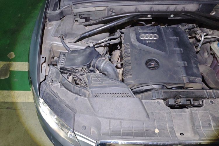 Used Audi Q5 2012 2.0TFSI Technology Model Engine Bay Right