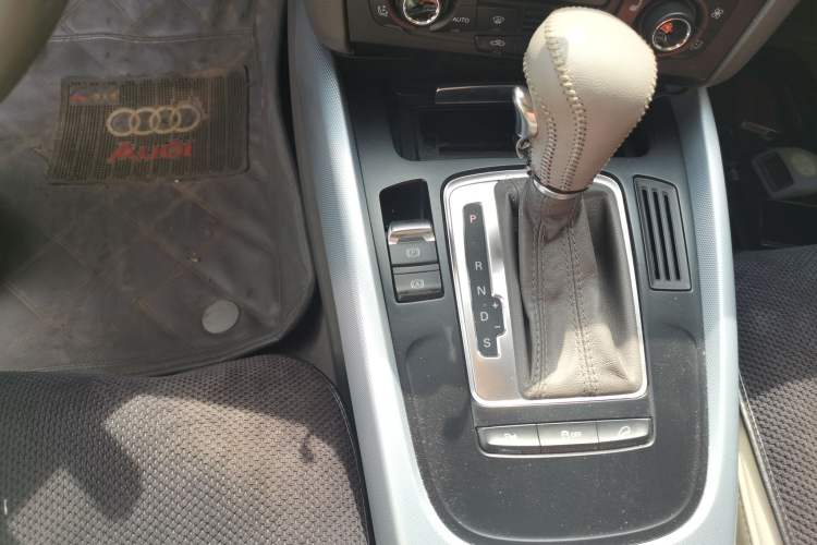 Used Audi Q5 2012 2.0TFSI Technology Model Gear Lever