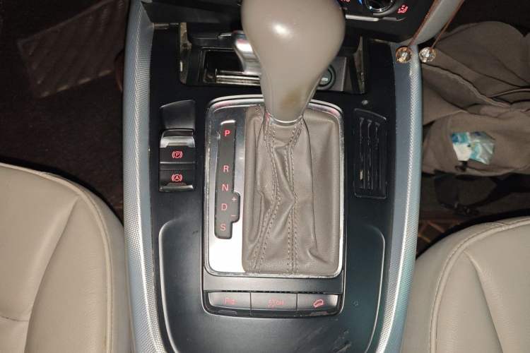 Used Audi Q5 2012 2.0TFSI Technology Model Gear Lever