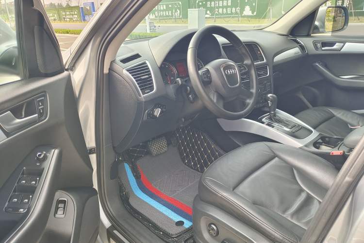 Used Audi Q5 2012 2.0TFSI Technology Model Interior 1