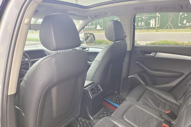 Used Audi Q5 2012 2.0TFSI Technology Model Interior 2