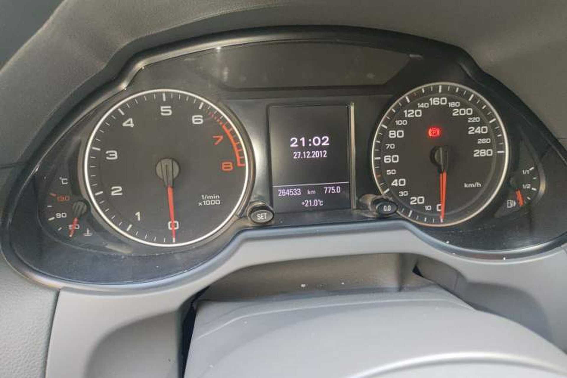 Used Audi Q5 2012 2.0TFSI Comfort Version Odometer Close Up