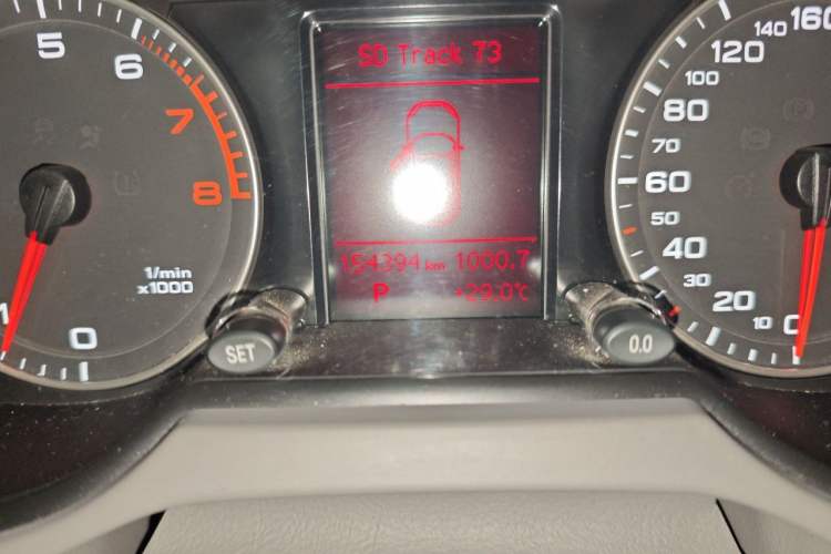 Used Audi Q5 2012 2.0TFSI Technology Model Odometer Close Up