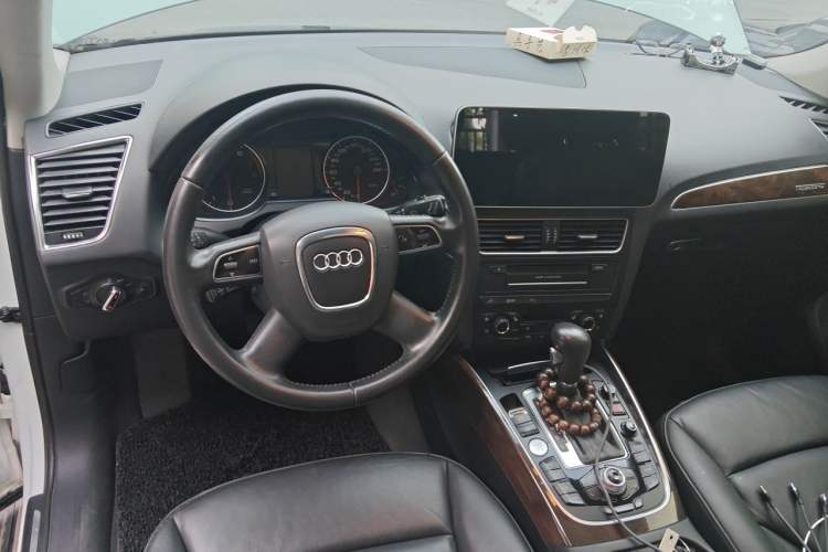 Used Audi Q5 2012 2.0TFSI Comfort Version Center Console
