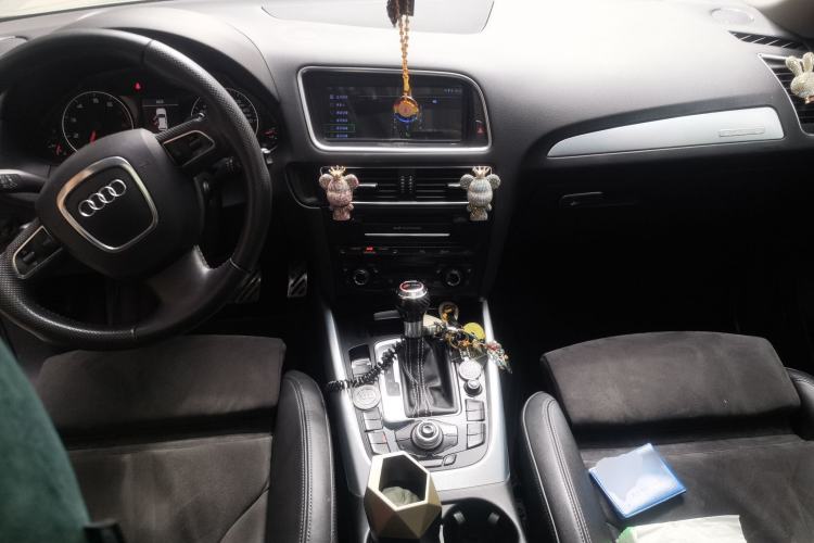 Used Audi Q5 2012 2.0TFSI Trendy Edition Center Console