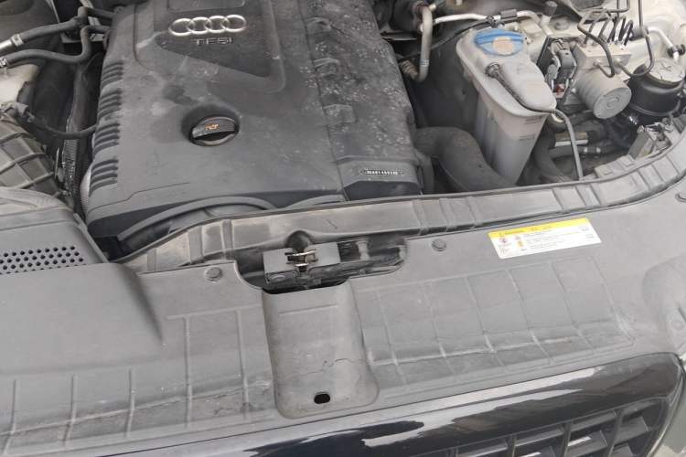 Used Audi Q5 2012 2.0TFSI Comfort Version Engine Bay