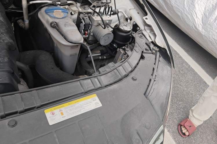 Used Audi Q5 2012 2.0TFSI Comfort Version Engine Bay Left