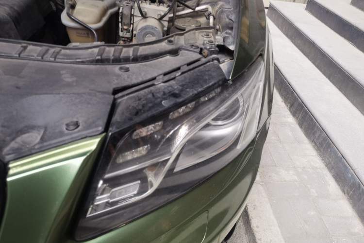 Used Audi Q5 2012 2.0TFSI Trendy Edition Engine Bay Left