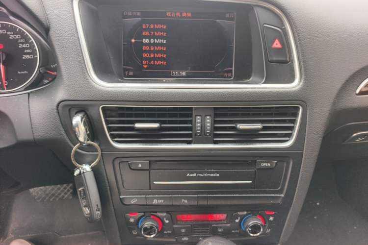 Used Audi Q5 2012 2.0TFSI Comfort Version Audio And AC Panel