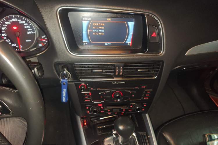 Used Audi Q5 2012 2.0TFSI Technology Model Audio And AC Panel