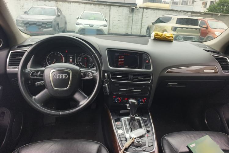 Used Audi Q5 2012 2.0TFSI Comfort Version Center Console