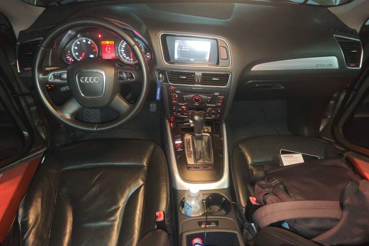 Used Audi Q5 2012 2.0TFSI Technology Model Center Console