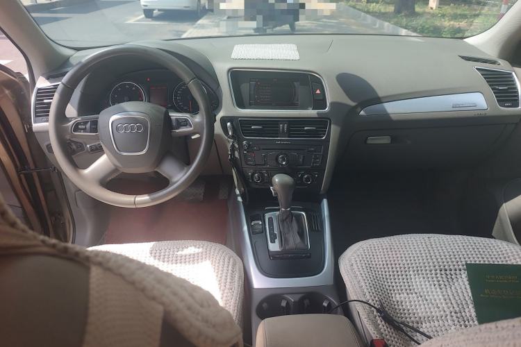 Used Audi Q5 2012 2.0TFSI Technology Model Center Console