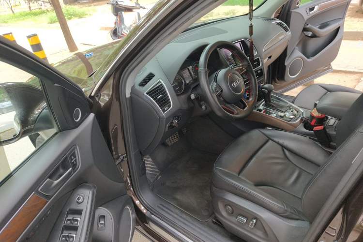 Used Audi Q5 2012 2.0TFSI hybrid Driver Seat