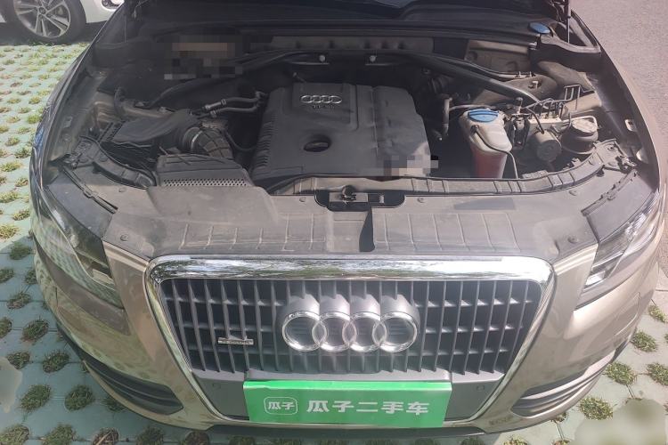Used Audi Q5 2012 2.0TFSI Technology Model Engine Bay