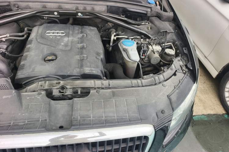 Used Audi Q5 2012 2.0TFSI Comfort Version Engine Bay Left