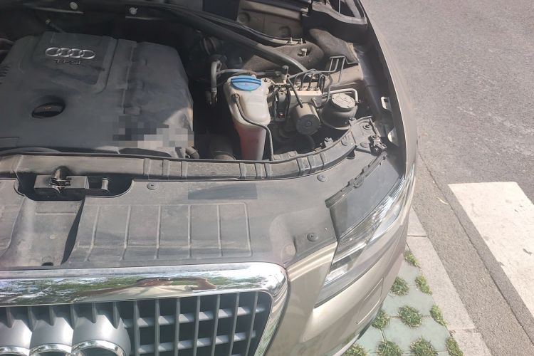 Used Audi Q5 2012 2.0TFSI Technology Model Engine Bay Left