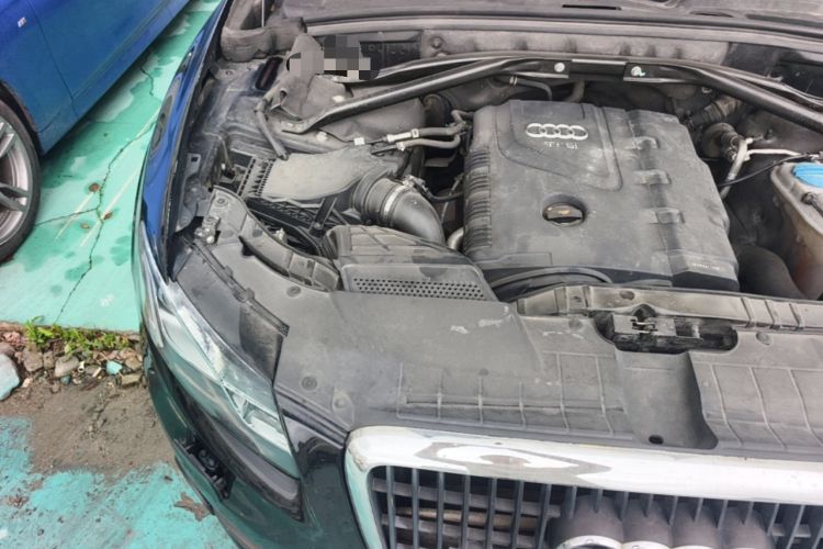 Used Audi Q5 2012 2.0TFSI Comfort Version Engine Bay Right