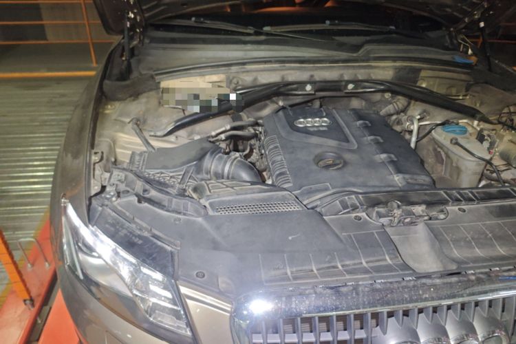 Used Audi Q5 2012 2.0TFSI Technology Model Engine Bay Right