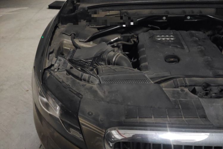 Used Audi Q5 2012 2.0TFSI Comfort Version Engine Bay Right