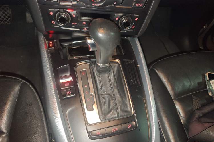 Used Audi Q5 2012 2.0TFSI Technology Model Gear Lever