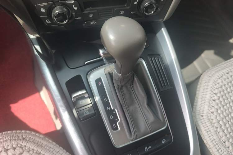 Used Audi Q5 2012 2.0TFSI Technology Model Gear Lever