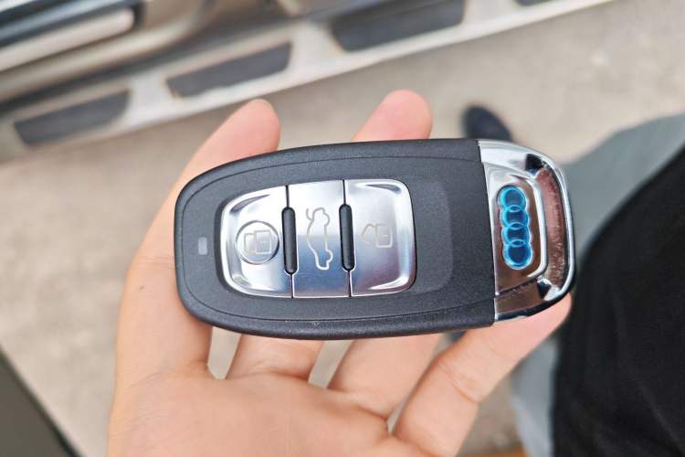 Used Audi Q5 2012 2.0TFSI Technology Model Vehicle Key