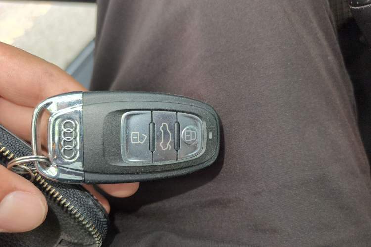 Used Audi Q5 2012 2.0TFSI hybrid Vehicle Key