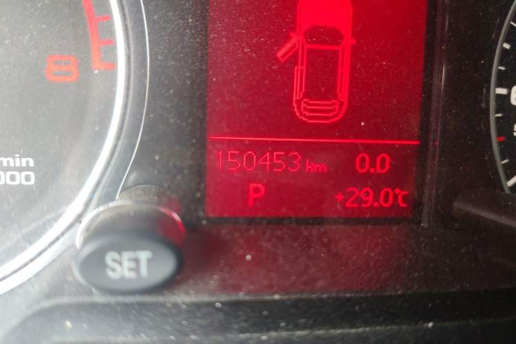 Used Audi Q5 2012 2.0TFSI Technology Model Odometer Close Up
