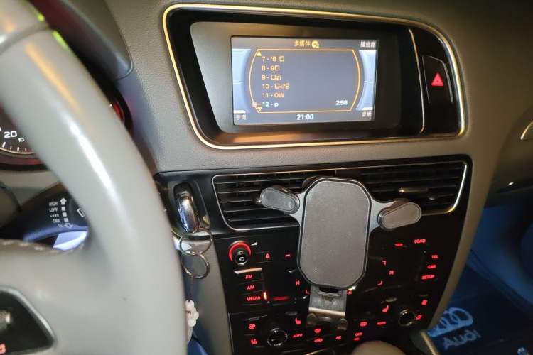 Used Audi Q5 2012 2.0TFSI Technology Model Audio And AC Panel