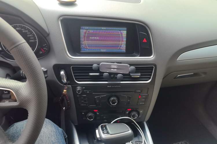 Used Audi Q5 2012 2.0TFSI Technology Model Audio And AC Panel