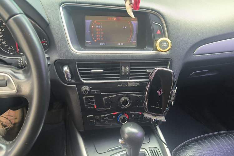 Used Audi Q5 2012 2.0TFSI Trendy Edition Audio And AC Panel