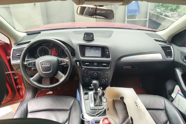 Used Audi Q5 2012 2.0TFSI Technology Model Center Console