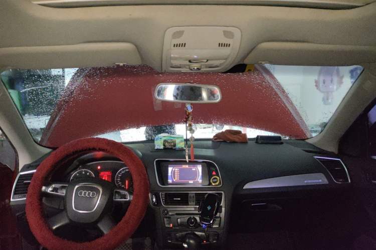 Used Audi Q5 2012 2.0TFSI Trendy Edition Center Console