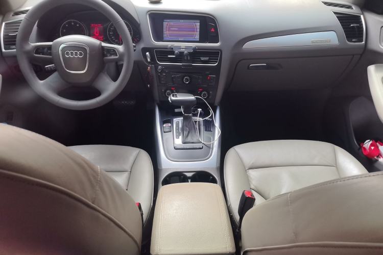 Used Audi Q5 2012 2.0TFSI Technology Model Center Console