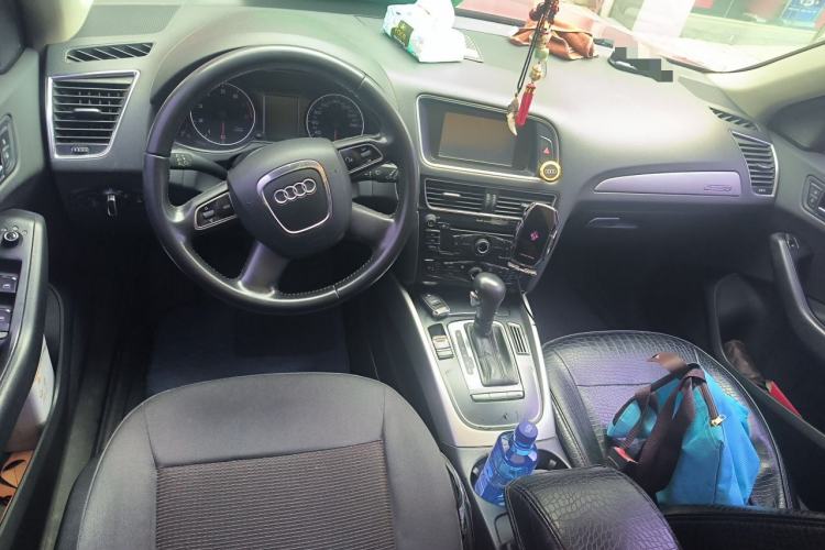 Used Audi Q5 2012 2.0TFSI Trendy Edition Center Console