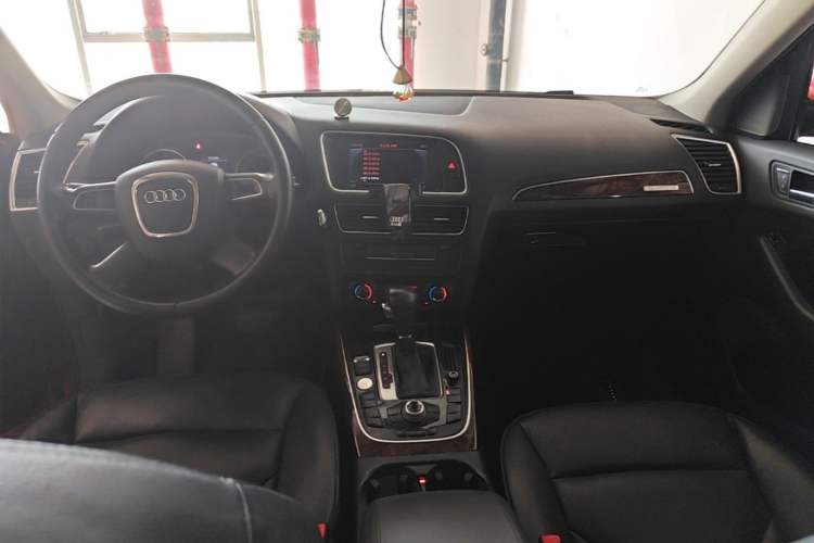 Used Audi Q5 2012 2.0TFSI Comfort Version Center Console