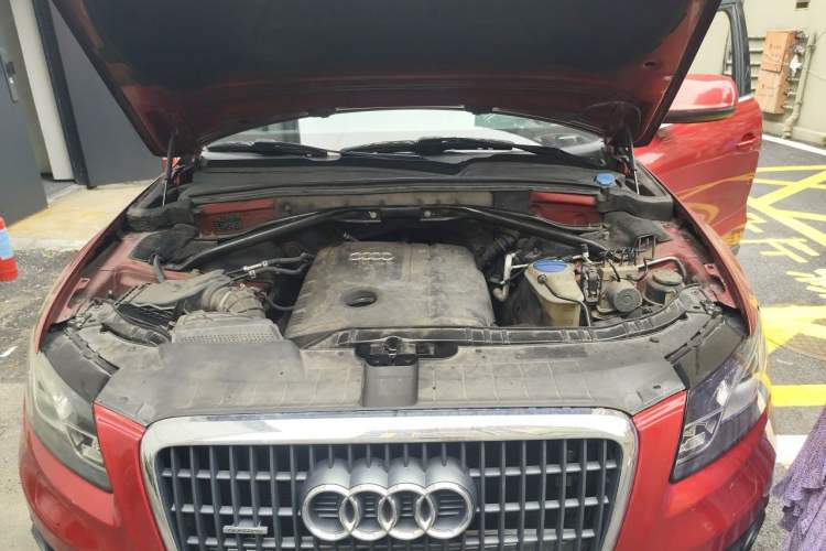 Used Audi Q5 2012 2.0TFSI Technology Model Engine Bay