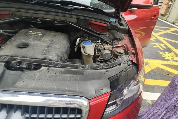 Used Audi Q5 2012 2.0TFSI Technology Model Engine Bay Left